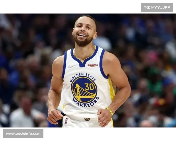 勇士与热火对决中,库里第三节连中三分反超比分